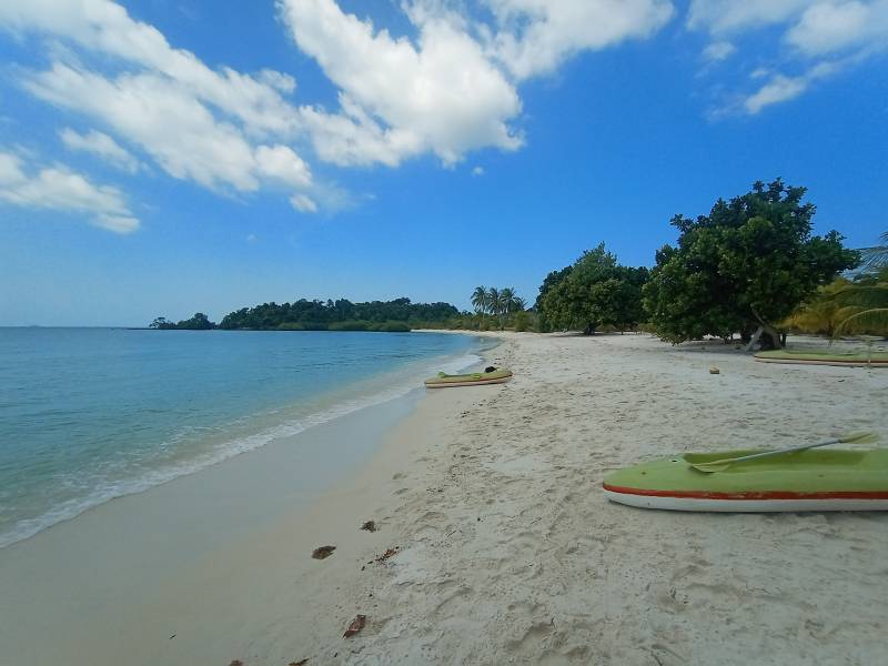 Pantai Pasir Putih Pulau Abang Batam