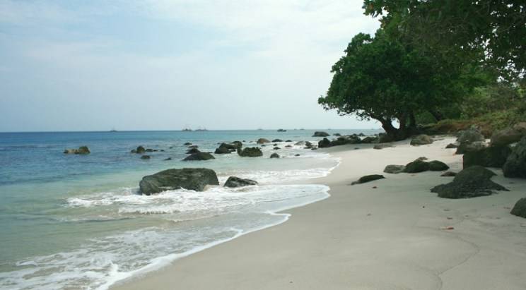 Pasir Putih Pantai Tanjung Lesung
