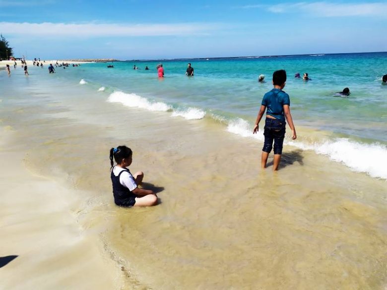 Pantai Lampuuk Objek Wisata Saksi Sejarah Tsunami Aceh Panduanwisata Id