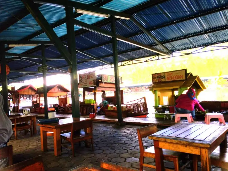 Stand Makanan di Floating Market Lembang via Gmap
