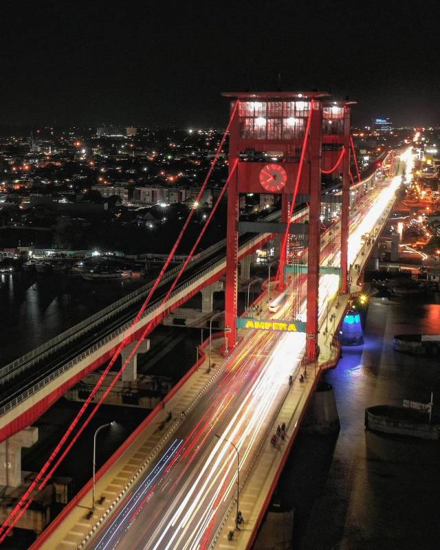 Jembatan Ampera di Malam Hari By @kurniawan dony