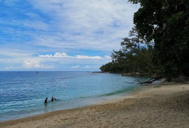 Pantai Namalatu Maluku